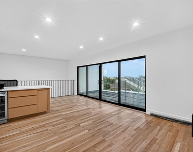 807 Memorial Heights Drive - Photo Thumbnail 38