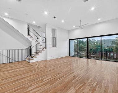 807 Memorial Heights Drive - Photo Thumbnail 6
