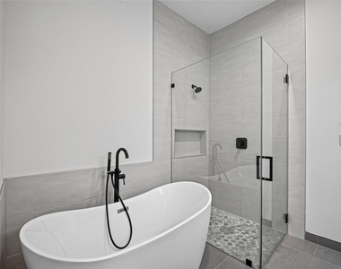 807 Memorial Heights Drive - Photo Thumbnail 26