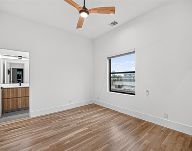 807 Memorial Heights Drive - Photo Thumbnail 29