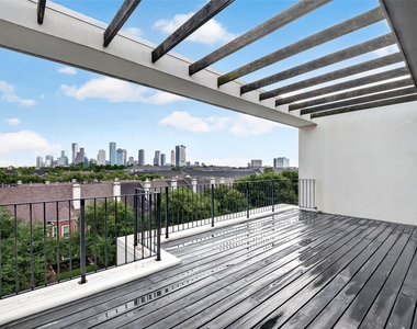 807 Memorial Heights Drive - Photo Thumbnail 39