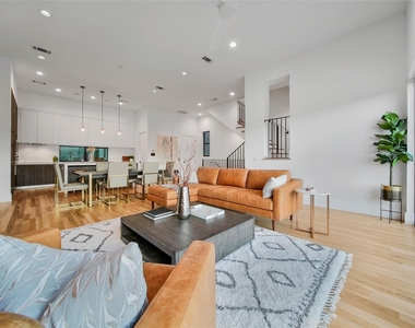 807 Memorial Heights Drive - Photo Thumbnail 11