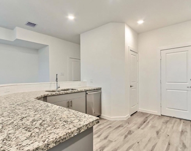 4804 Centipede Road - Photo Thumbnail 7