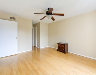 3055 Walnut Bend Lane - Photo Thumbnail 17