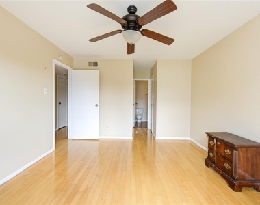 3055 Walnut Bend Lane - Photo Thumbnail 16