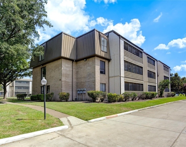 3055 Walnut Bend Lane - Photo Thumbnail 29