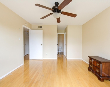 3055 Walnut Bend Lane - Photo Thumbnail 15