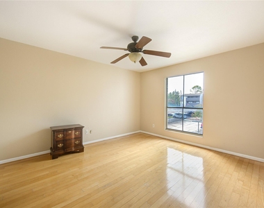 3055 Walnut Bend Lane - Photo Thumbnail 12