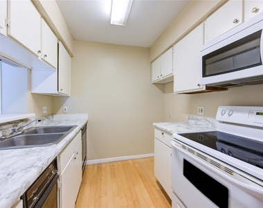 3055 Walnut Bend Lane - Photo Thumbnail 9