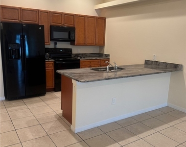 411 Nicholas Parkway W - Photo Thumbnail 6