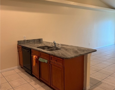 411 Nicholas Parkway W - Photo Thumbnail 5