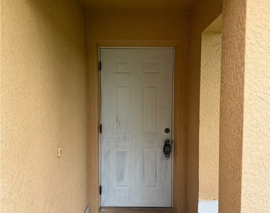 411 Nicholas Parkway W - Photo Thumbnail 2