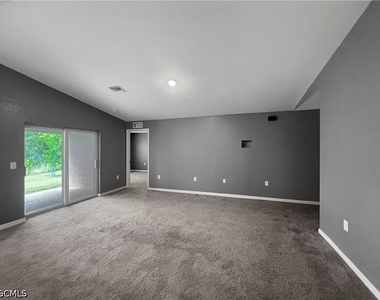 3107 35th Street W - Photo Thumbnail 6