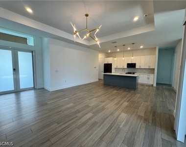 1120 Nw 42nd Place - Photo Thumbnail 5