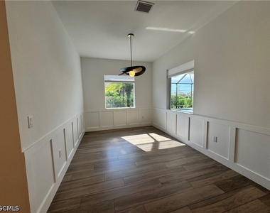 1120 Nw 42nd Place - Photo Thumbnail 3