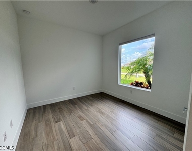 1120 Nw 42nd Place - Photo Thumbnail 19