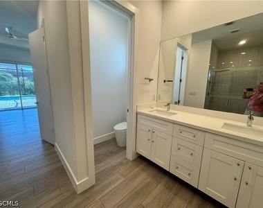 1120 Nw 42nd Place - Photo Thumbnail 15