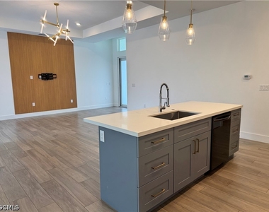 1120 Nw 42nd Place - Photo Thumbnail 2