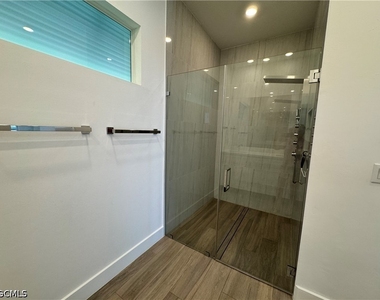 1120 Nw 42nd Place - Photo Thumbnail 14