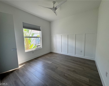 1120 Nw 42nd Place - Photo Thumbnail 23
