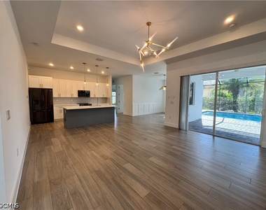 1120 Nw 42nd Place - Photo Thumbnail 4