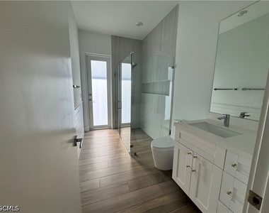 1120 Nw 42nd Place - Photo Thumbnail 18