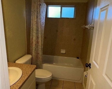 505/507 E 12th Street - Photo Thumbnail 5