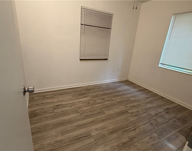 2305 Elkcam Boulevard - Photo Thumbnail 4