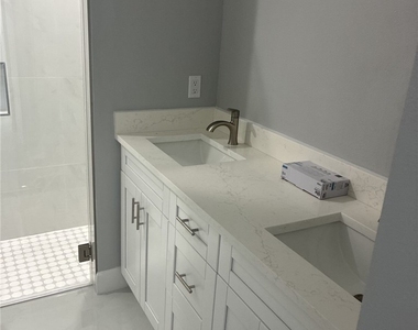 908 Ne 8th Place - Photo Thumbnail 9