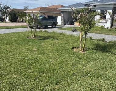 908 Ne 8th Place - Photo Thumbnail 2