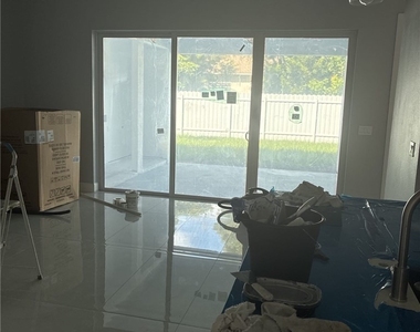 908 Ne 8th Place - Photo Thumbnail 6