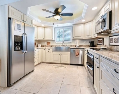 215 Cypress Way E - Photo Thumbnail 6