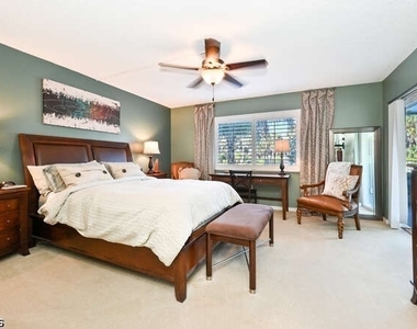 215 Cypress Way E - Photo Thumbnail 10