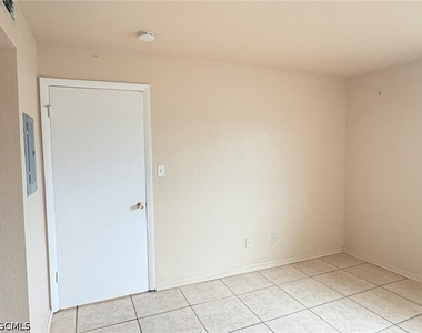 2937 Winkler Avenue - Photo Thumbnail 10