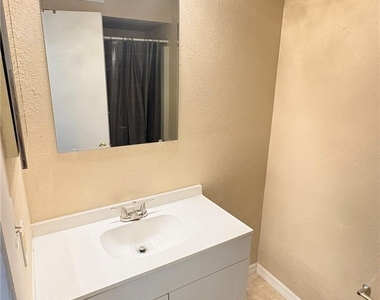 2937 Winkler Avenue - Photo Thumbnail 11