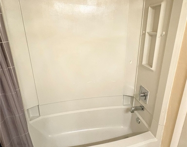 2937 Winkler Avenue - Photo Thumbnail 12