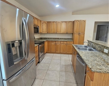 1116 Irving Avenue - Photo Thumbnail 4