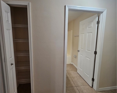 1116 Irving Avenue - Photo Thumbnail 8