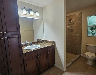 1116 Irving Avenue - Photo Thumbnail 7