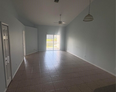 2202 Ne 6th Street - Photo Thumbnail 2