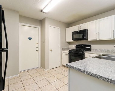 11710 Sandy Stream Drive - Photo Thumbnail 6