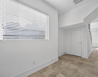 1317 Lakin Street - Photo Thumbnail 11
