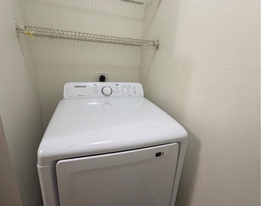 2925 Winkler Avenue - Photo Thumbnail 5