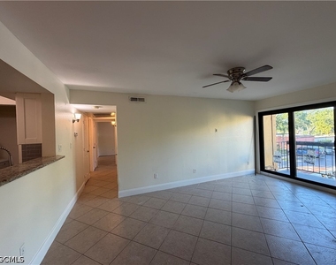2925 Winkler Avenue - Photo Thumbnail 3