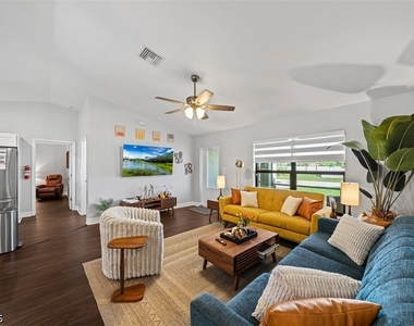 522 Ne Van Loon Lane - Photo Thumbnail 12