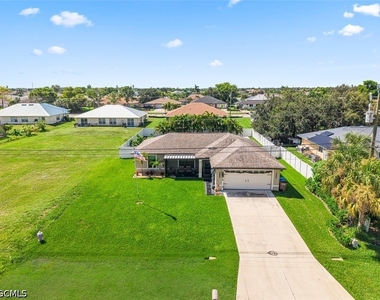 522 Ne Van Loon Lane - Photo Thumbnail 25