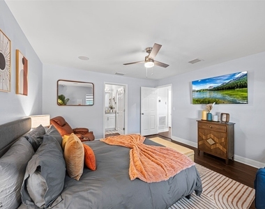 522 Ne Van Loon Lane - Photo Thumbnail 2
