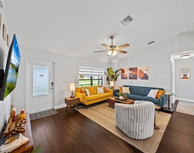 522 Ne Van Loon Lane - Photo Thumbnail 11