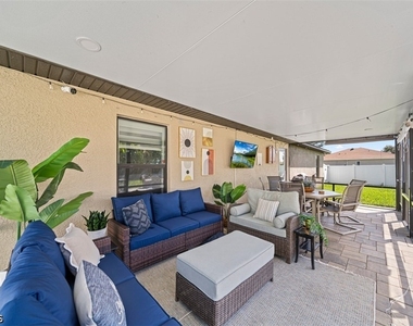 522 Ne Van Loon Lane - Photo Thumbnail 30