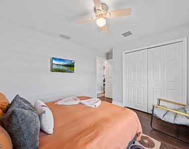 522 Ne Van Loon Lane - Photo Thumbnail 19